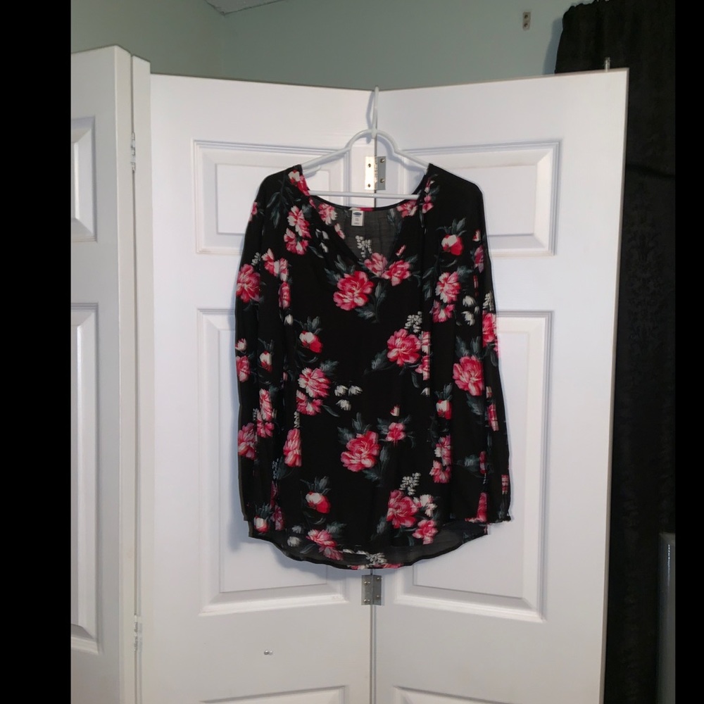 Old navy long sleeve shirt